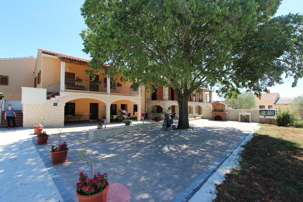 Apartments Luna Rovinj Exterior foto